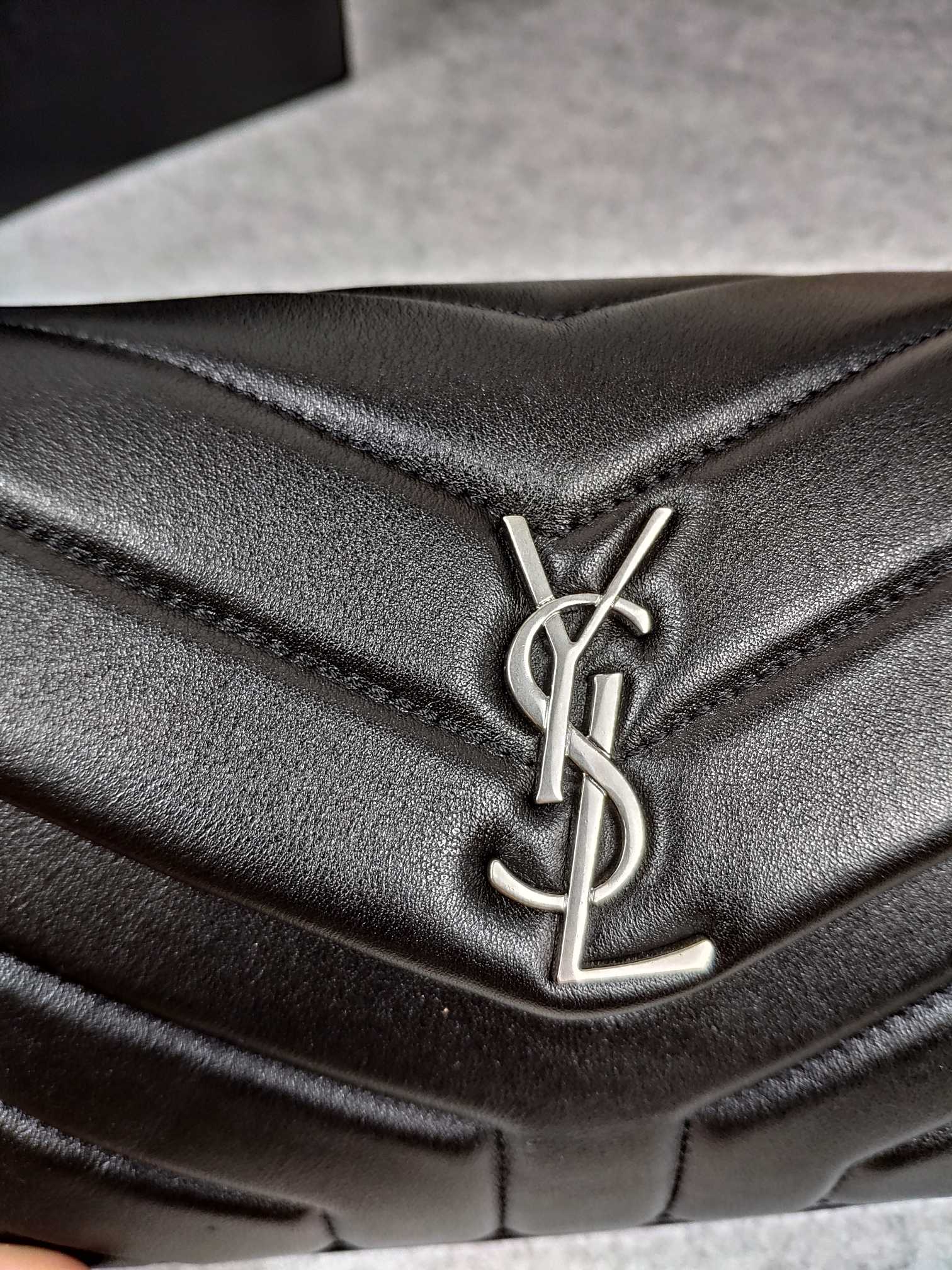 LOULOU TOY BAG IN MATELASSÉ "Y" LEATHER 467072 20 x 14 x 7 cm