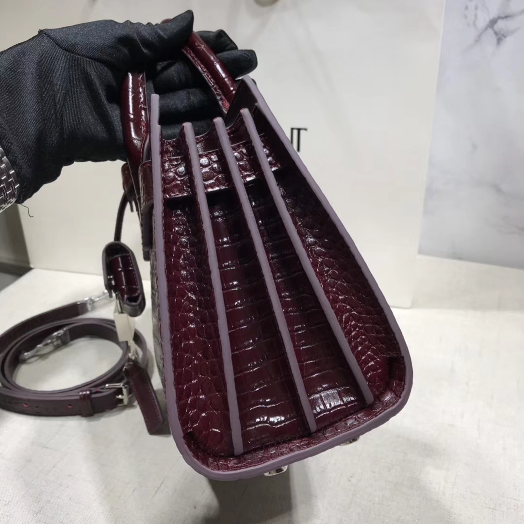 Y51 classic sac de jour nano in embossed crocodile shiny leather wine 392035 22 x 18 x 11 cm