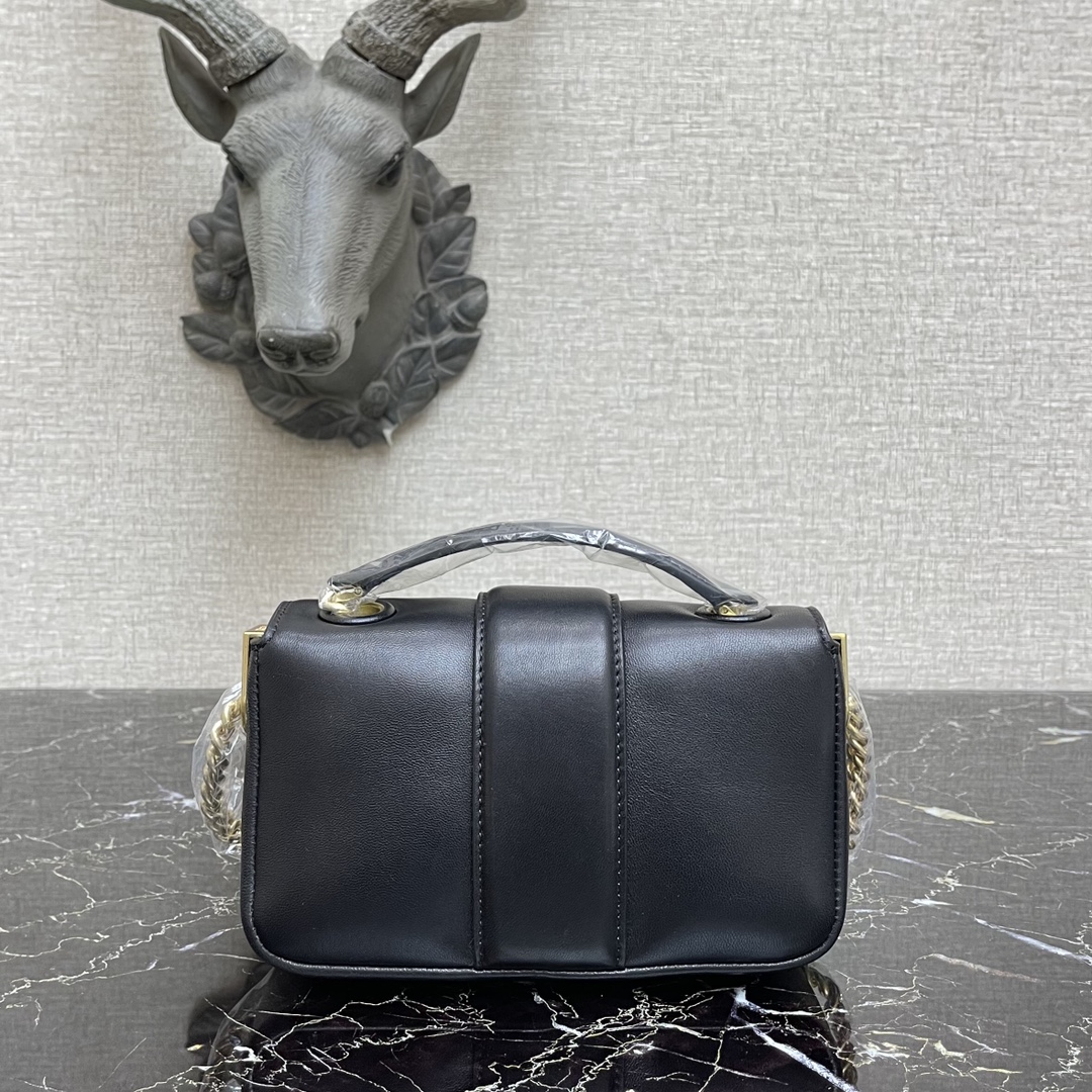 F**di mini baguette chain black and black nappa leather bag 8bs045 19 × 5 × 10 cm