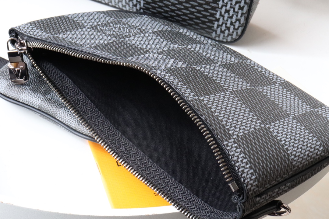 l0vis Vvtt0n trio messenger damier graphite canvas in black n50017 25.0 x 18.5 x 7.0 cm