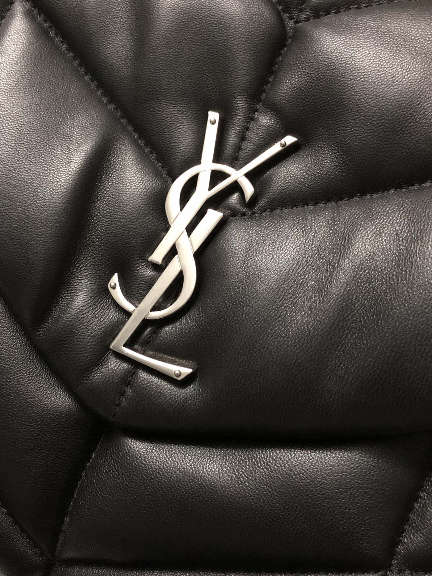 Y51 puffer medium bag in quilted lambskin black and white chain 5774751 35 x 23 x 13.5 cm