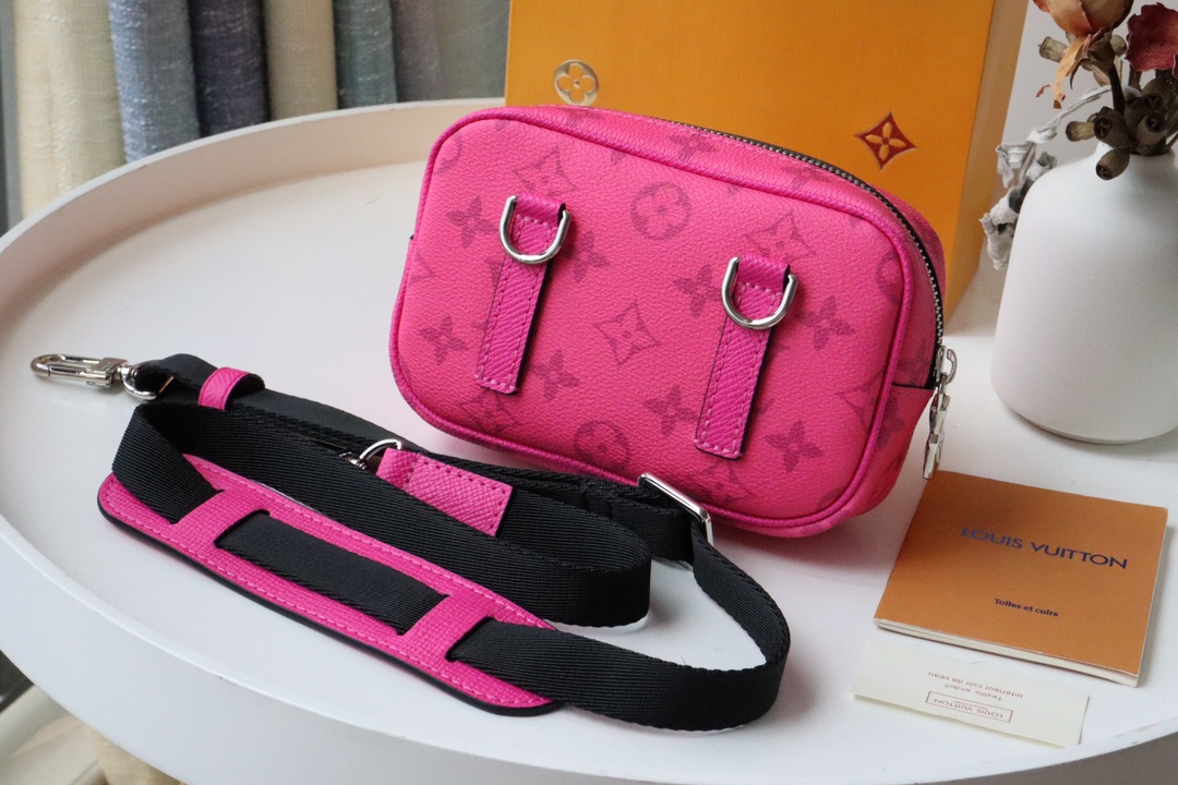 l0vis Vvtt0n outdoor pouch k45 fuchsia m30781 15 x 9 x 7 cm