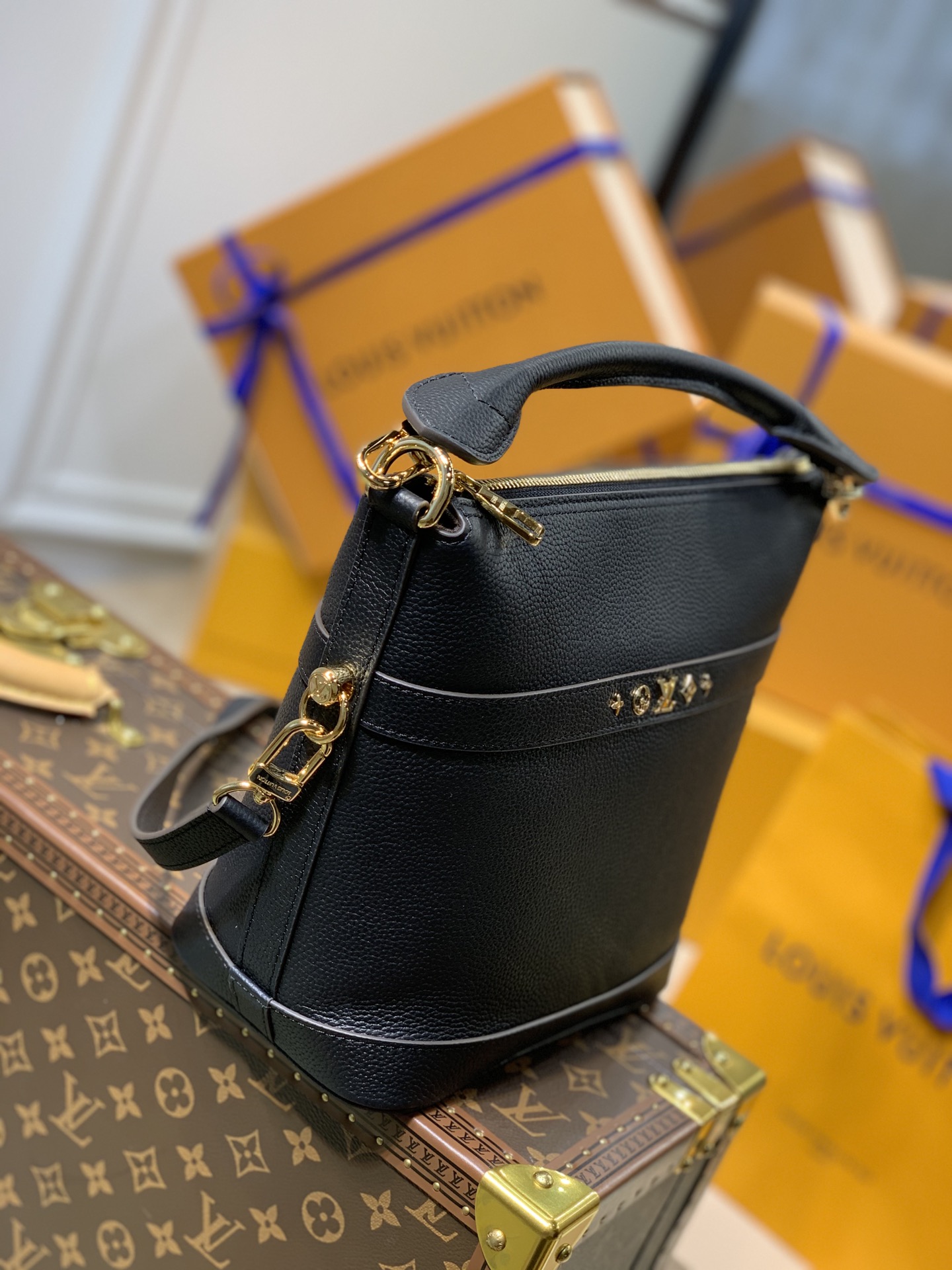 l0vis Vvtt0n cruiser pm black m57934 25 x 22.5 x 13 cm