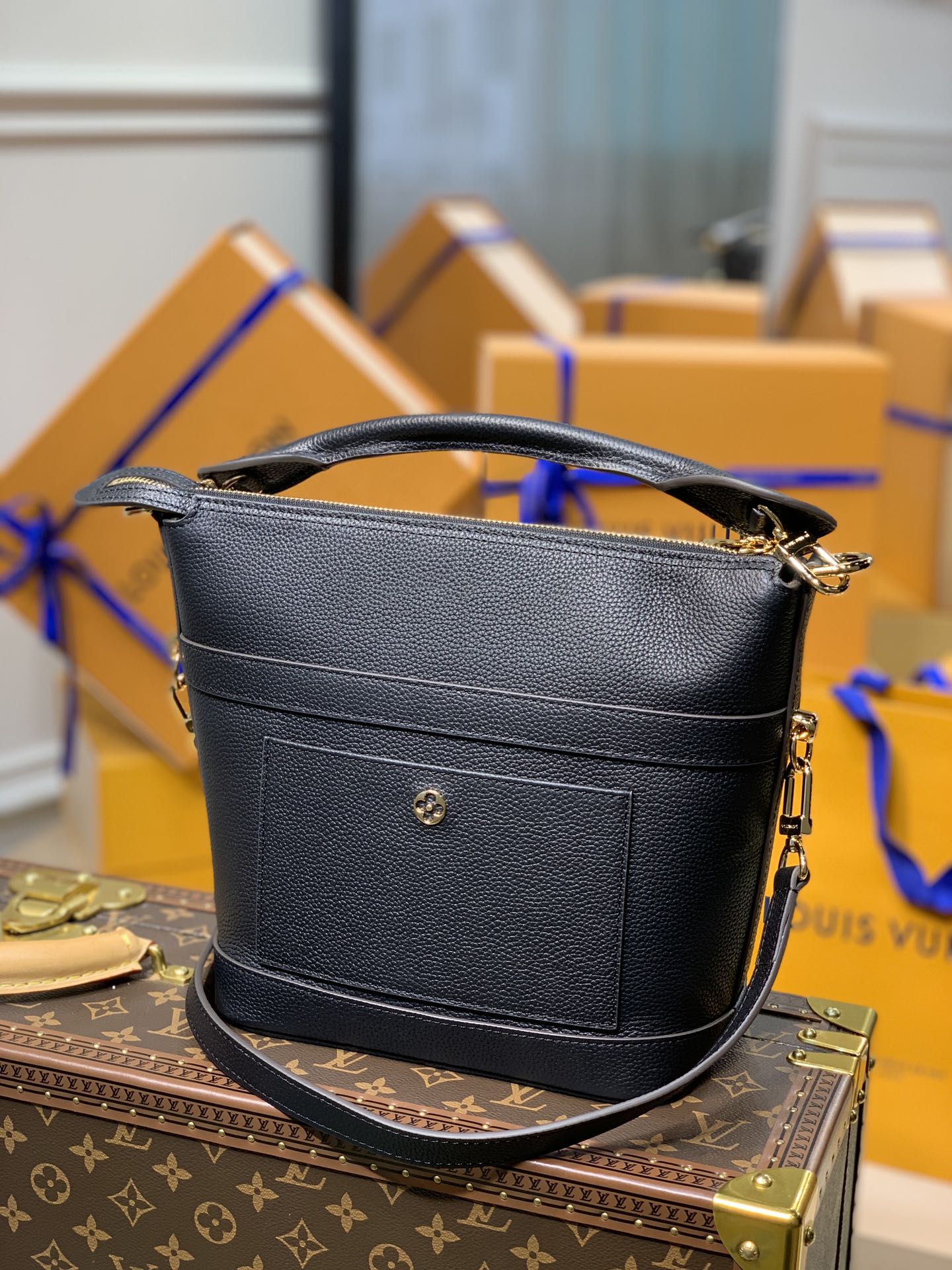 l0vis Vvtt0n cruiser pm black m57934 25 x 22.5 x 13 cm