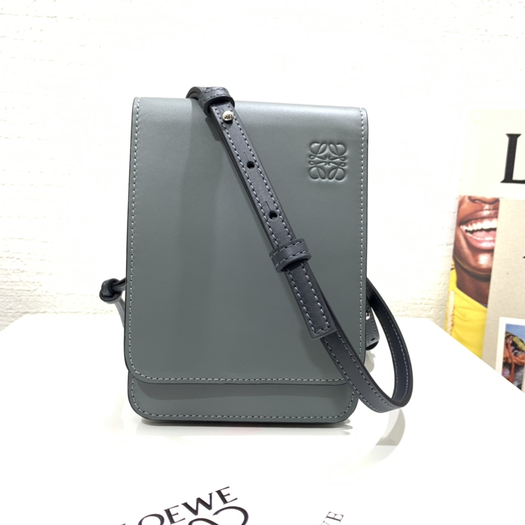 L0ew* flat gusset crossbody bag in smooth calfskin gunmetal 335.54.z33 13 x 3 x 18 cm