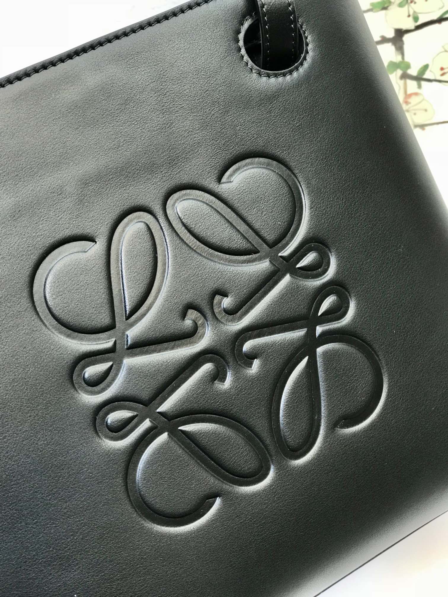 L0ew* anagram tote in classic calfskin black a657t23x02 30cm