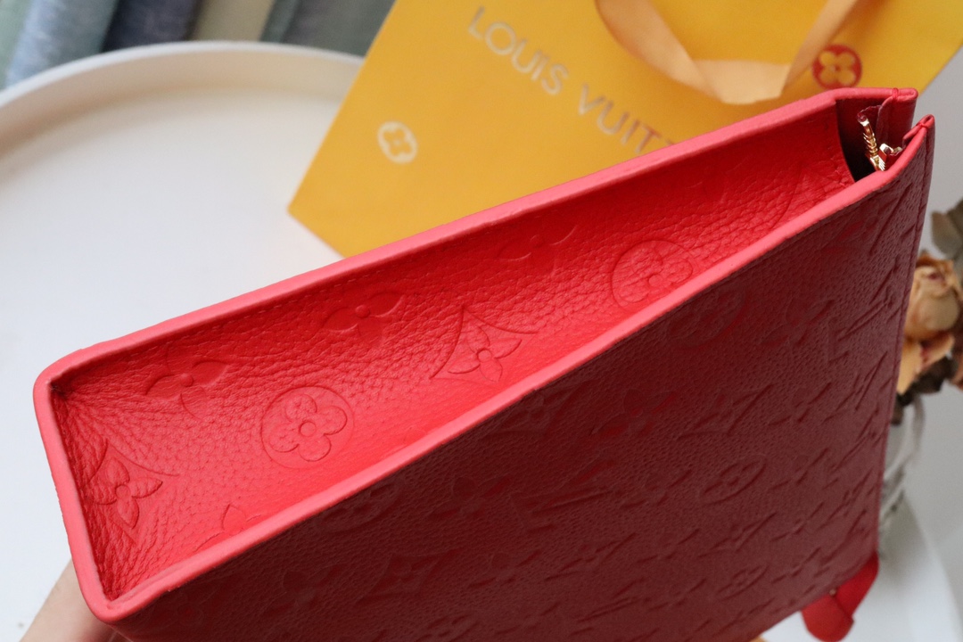 l0vis Vvtt0n pochette voyage monogram eclipse in red m61692 26 x 20 x 5 cm