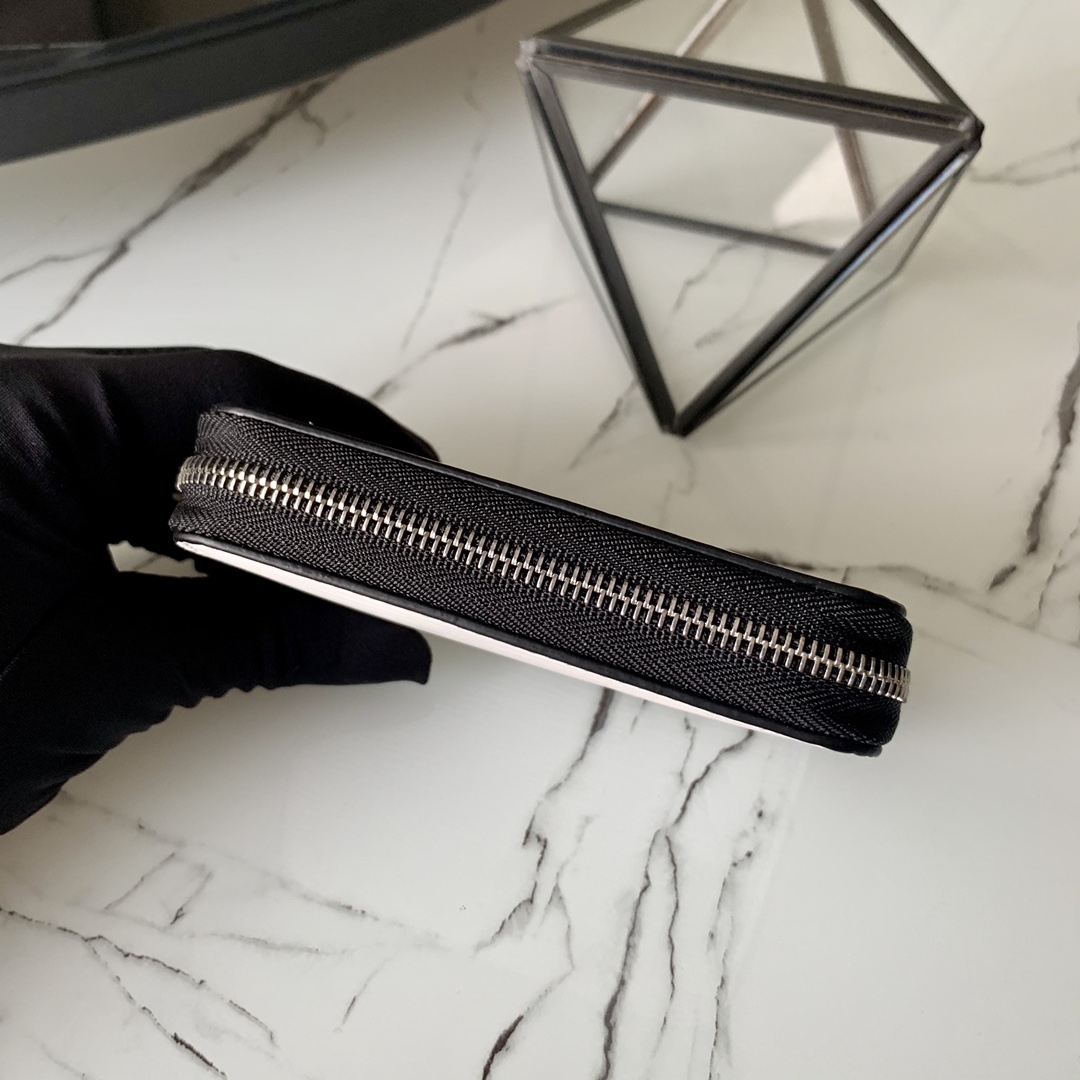 l0vis Vvtt0n zippy coin purse epi leather white m68759 11 x 8.5 x 2 cm