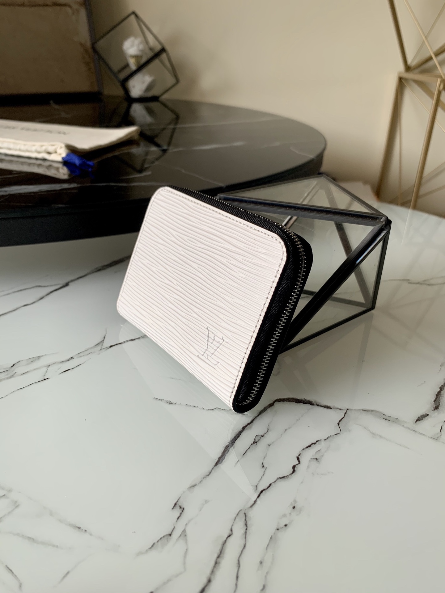 l0vis Vvtt0n zippy coin purse epi leather white m68759 11 x 8.5 x 2 cm