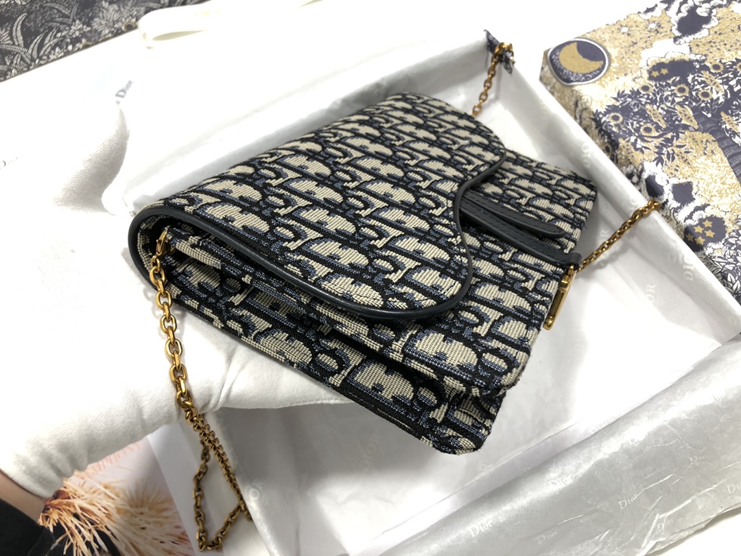 D10r saddle pouch blue D10r oblique jacquard s5620ctzq 22 x 14.5 x 4.5 cm