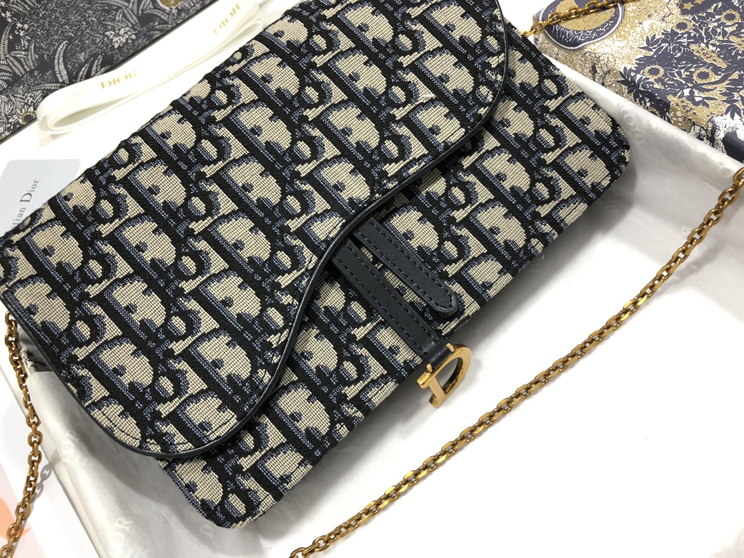 D10r saddle pouch blue D10r oblique jacquard s5620ctzq 22 x 14.5 x 4.5 cm