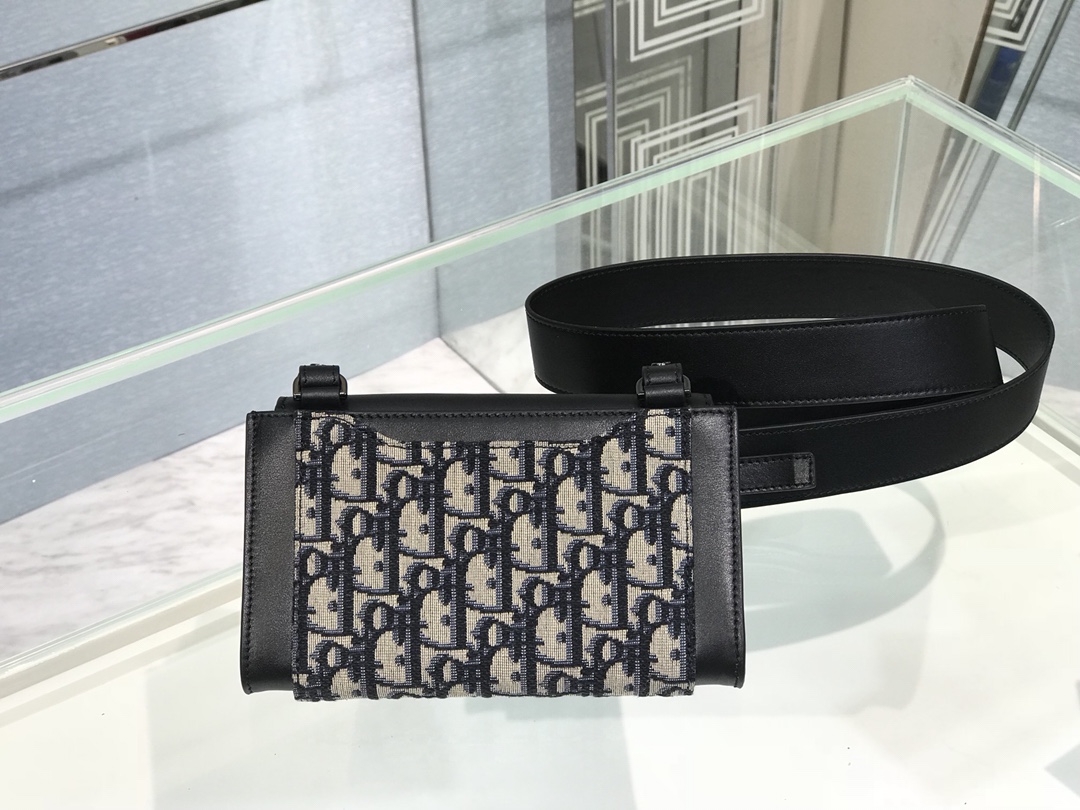 D10r elite shoulder pouch beige and black D10r oblique jacquard canvas 2gaca321uam 18.5 cm x 20 cm