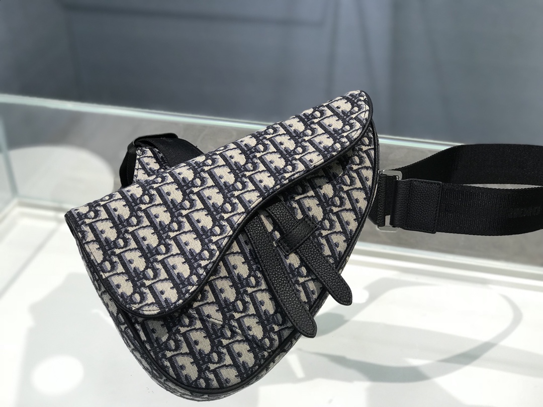 D10r saddle bag beige and black D10r oblique jacquard 1adpo093yky 20 x 28.5 x 5 cm