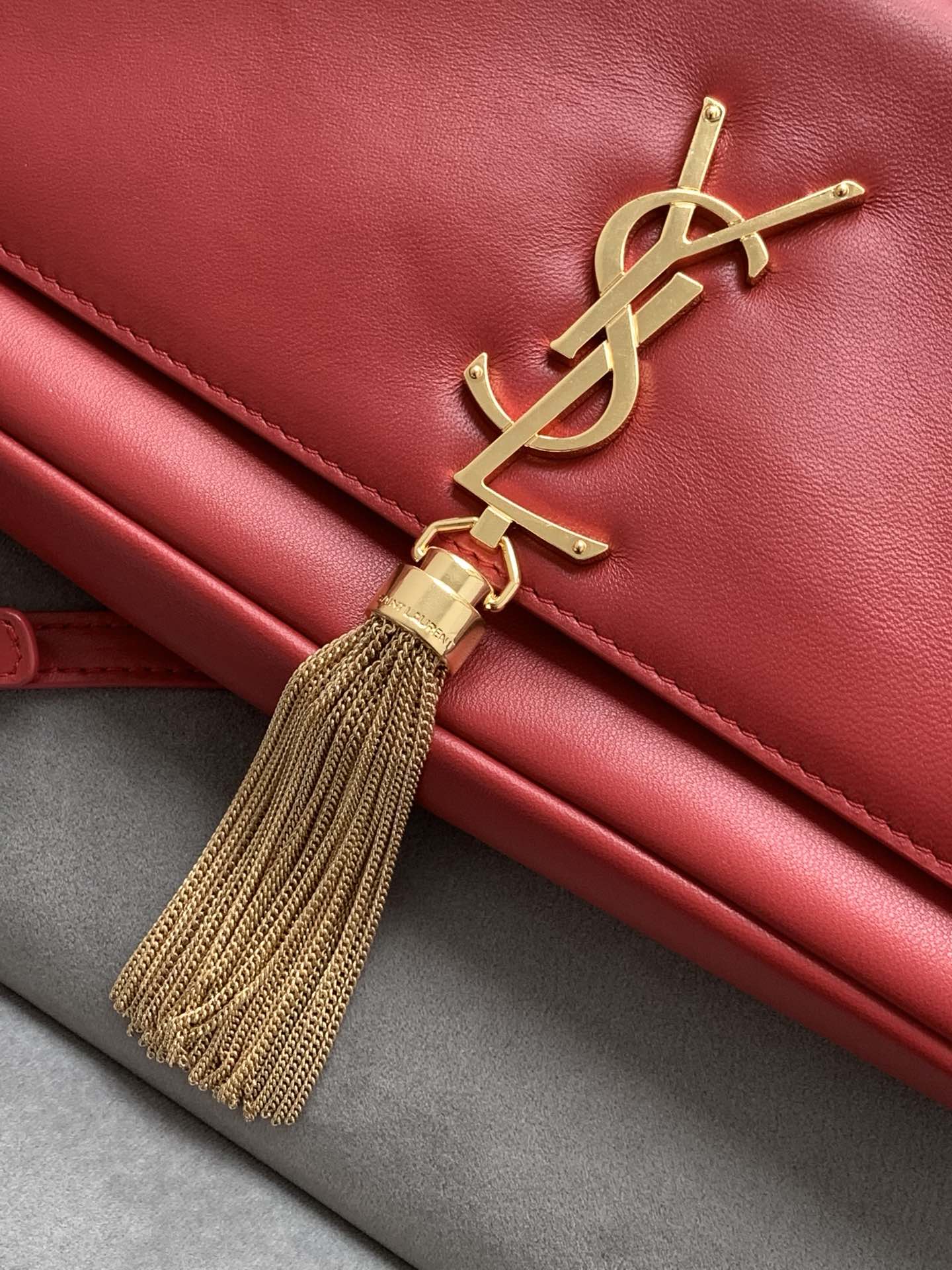 Y51 kate 99 with tassel in lambskin red 6042761 26 x 13.5 x 4.5 cm