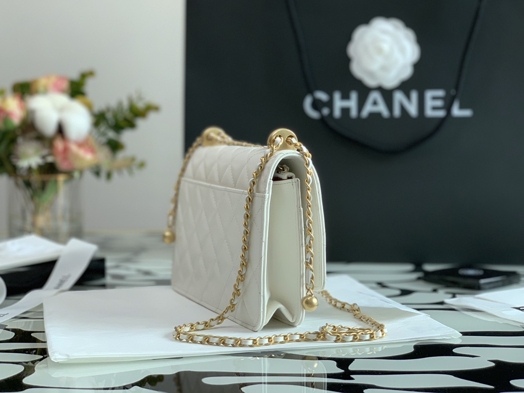 Ch**el wallet on chain calfskin & gold-tone metal white ap2289 19cm