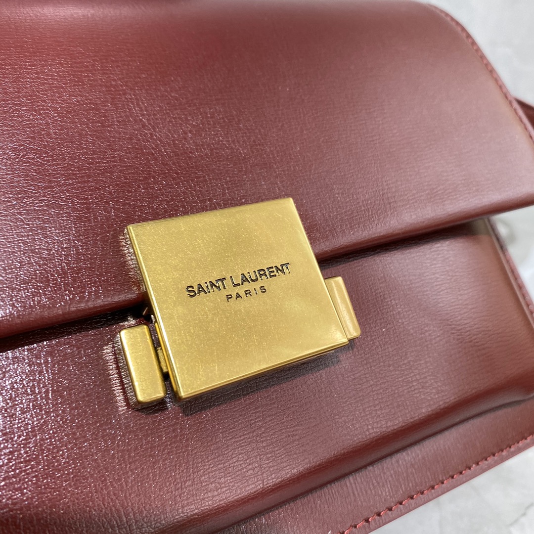 Y51 medium bellechasse in leather burgundy and golden 482051 22 x 16 x 9 cm