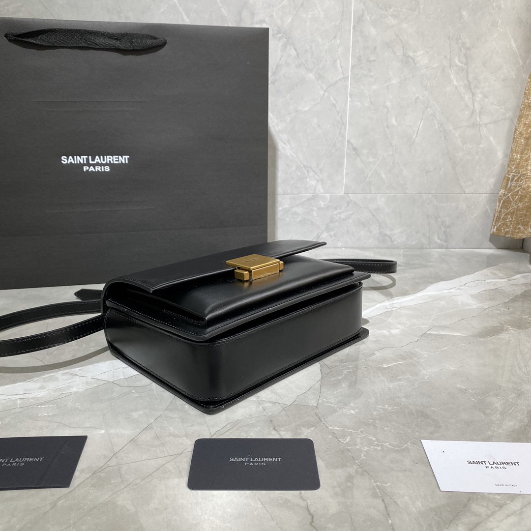 Y51 medium bellechasse in leather black and golden 482051 22 x 16 x 9 cm