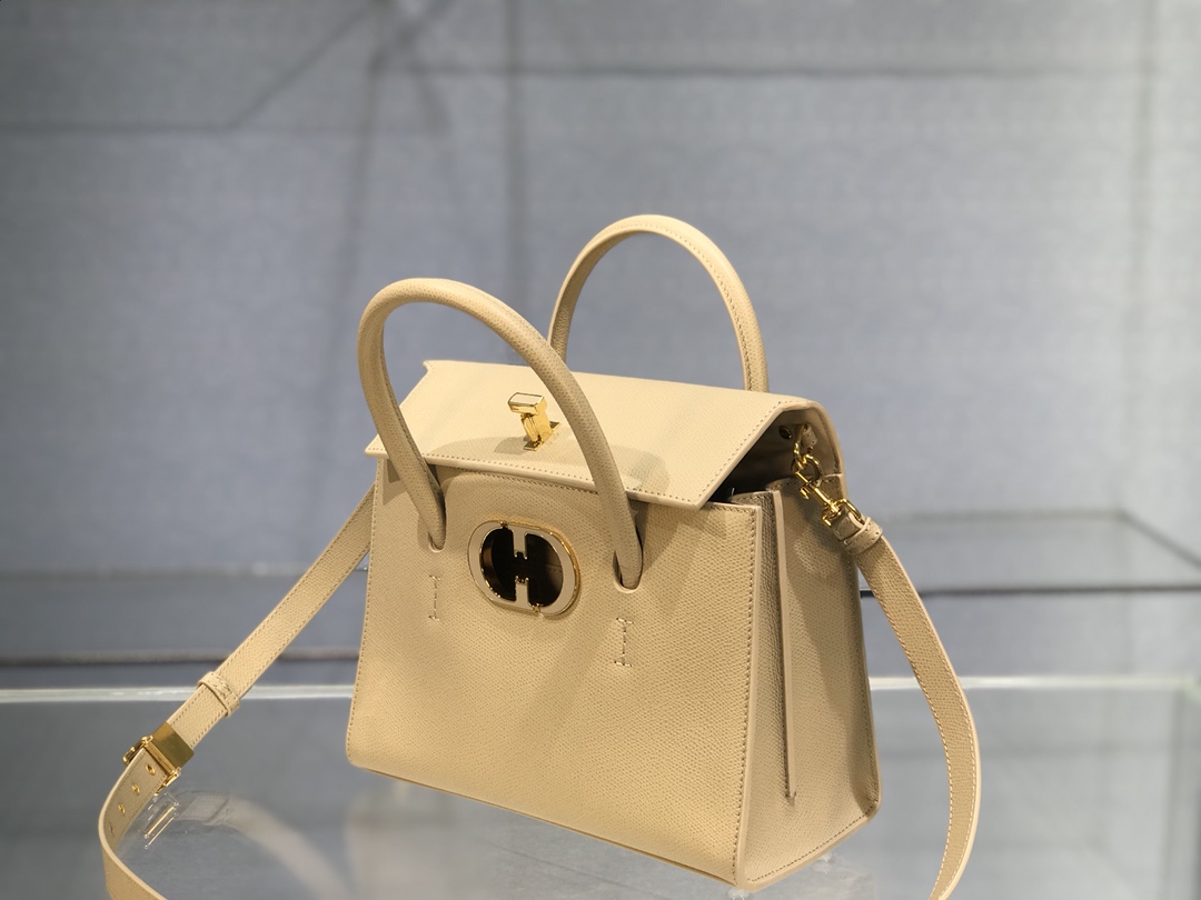 D10r medium st honorÉ tote beige grained calfskin m9321 25 x 19 x 12 cm