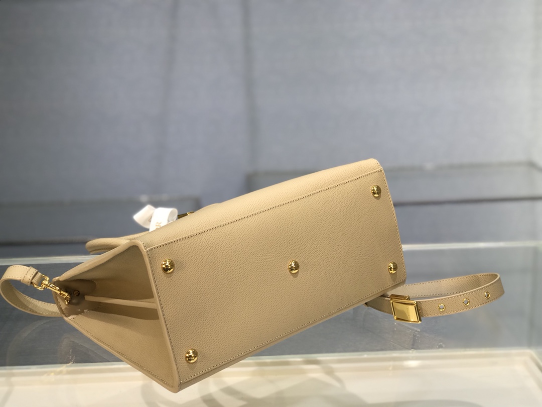 D10r large st honorÉ tote beige grained calfskin m9306 30 cm