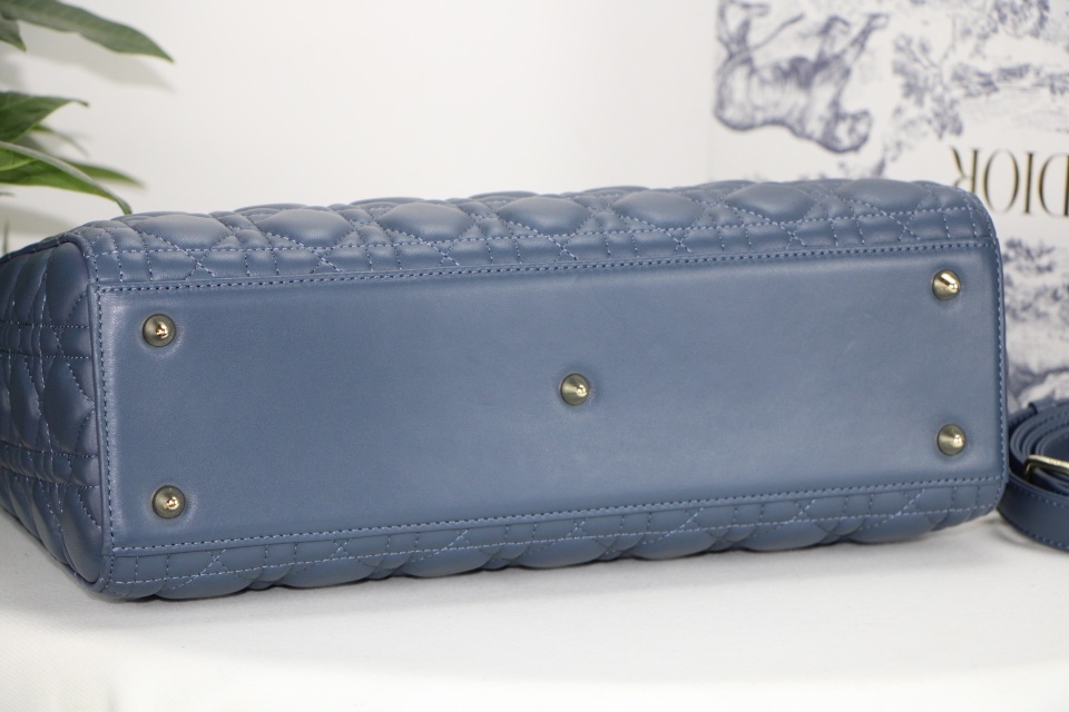 D10r large lady D10r bag cloud blue cannage lambskin m0566 32 x 25 x 11 cm