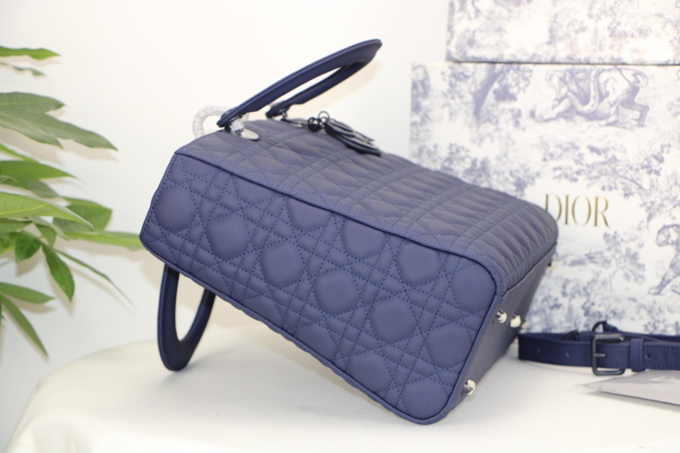 D10r large lady D10r bag denim ultramatte cannage calfskin m0566 32 x 25 x 11 cm