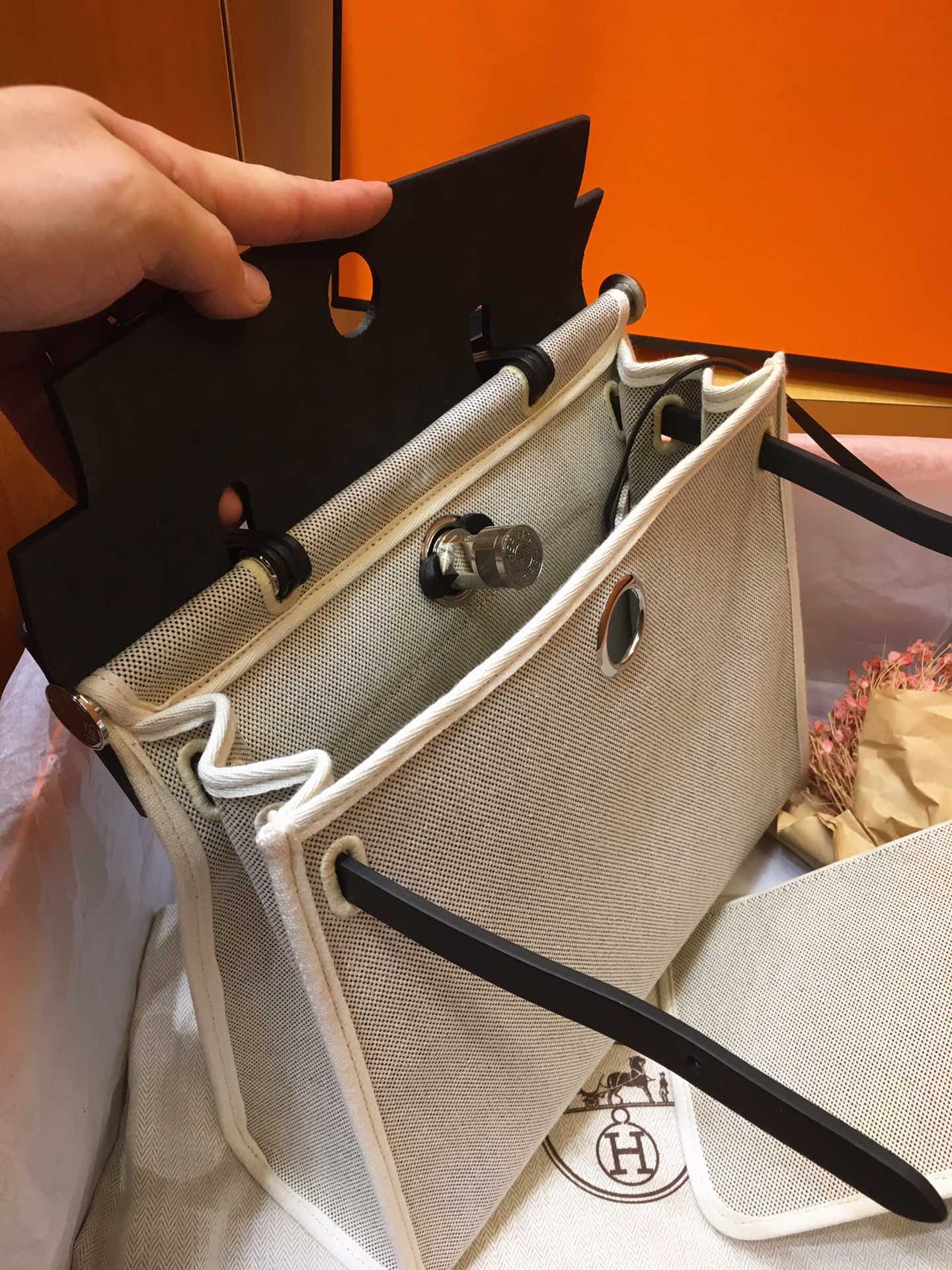 H**me5 herbag zip 31 pm retourne bag white and black 078971 25 x 31 x 10 cm