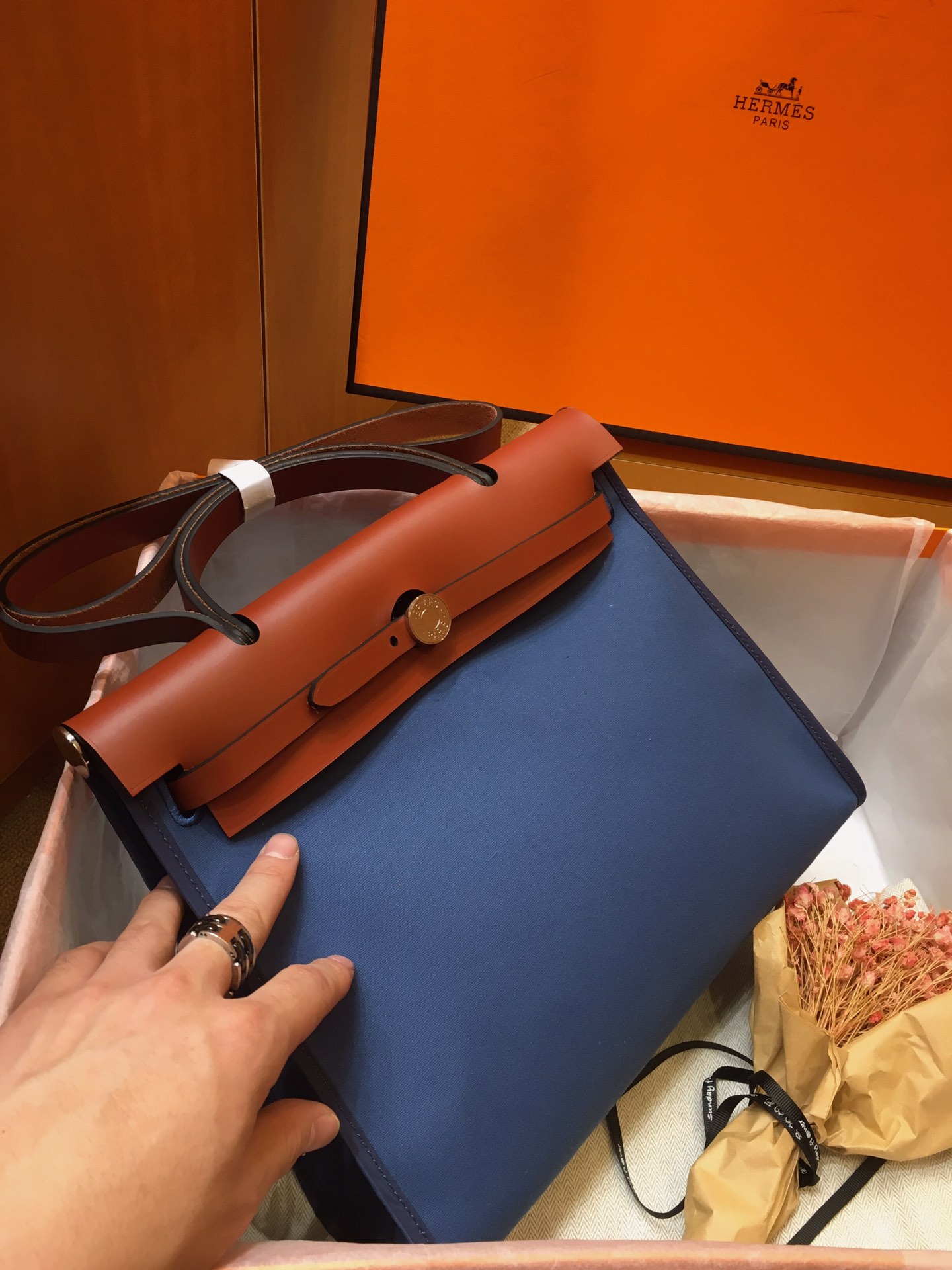 H**me5 herbag zip 31 pm retourne bag deep blue and dark brown 078971 25 x 31 x 10 cm