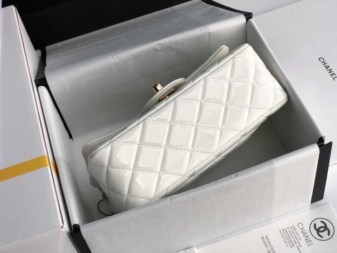 Ch**el cf mini patent calfskin & golden metal white bag 20cm