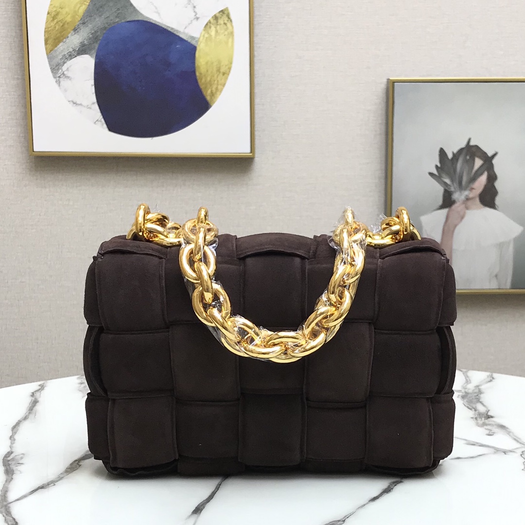 b0tt*ga Ven*ta chain cassette in suede fondant 44046 26 x 18 x 8 cm