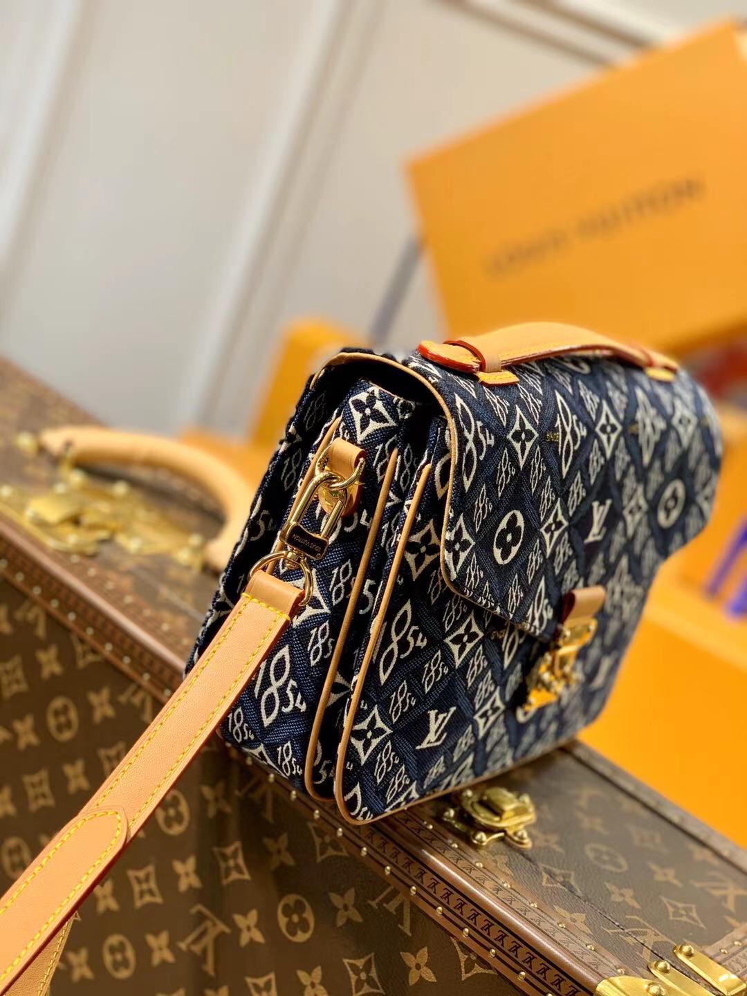 l0vis Vvtt0n since 1854 pochette mÉtis blue m57395 25 x 19 x 7 cm