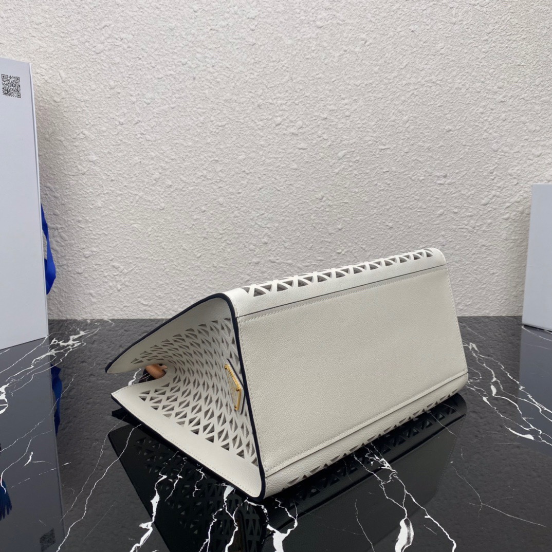 Pra*a tote bag white 24 x 37 x 16cm