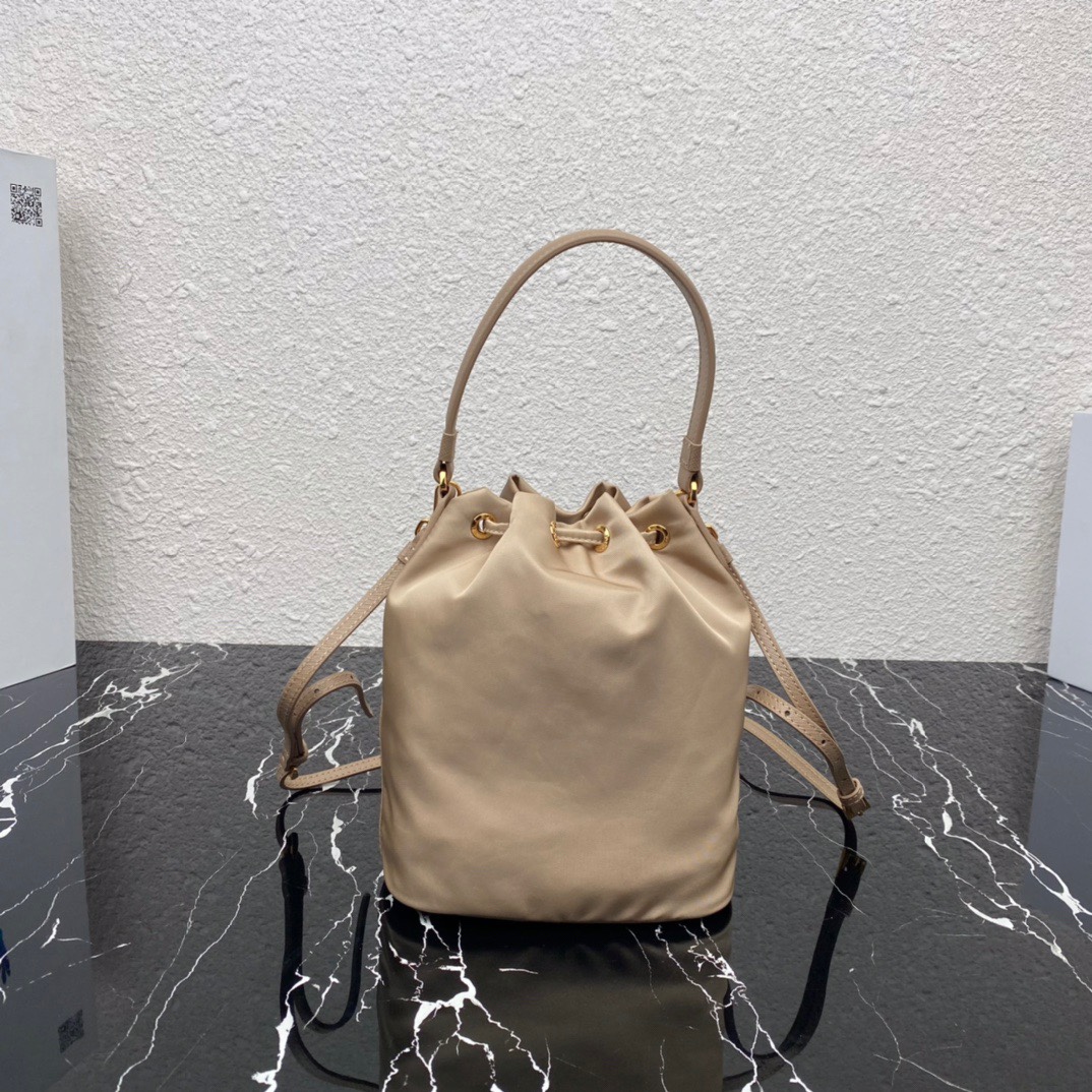 Pra*a duet re-nylon shoulder bag desert beige 1bh038 23 × 18 × 12 cm