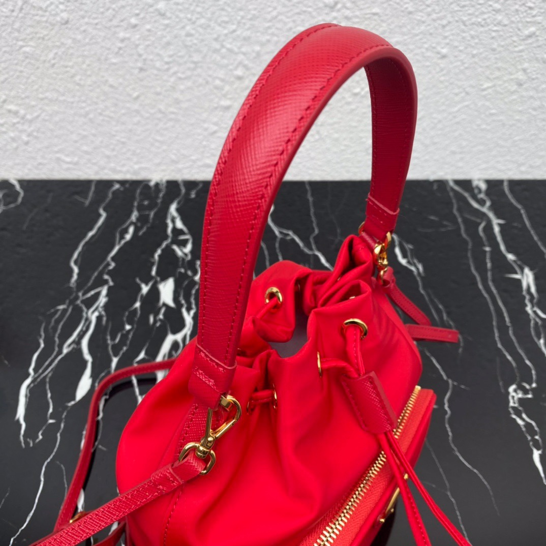 Pra*a duet re-nylon shoulder bag red 1bh038 23 × 18 × 12 cm