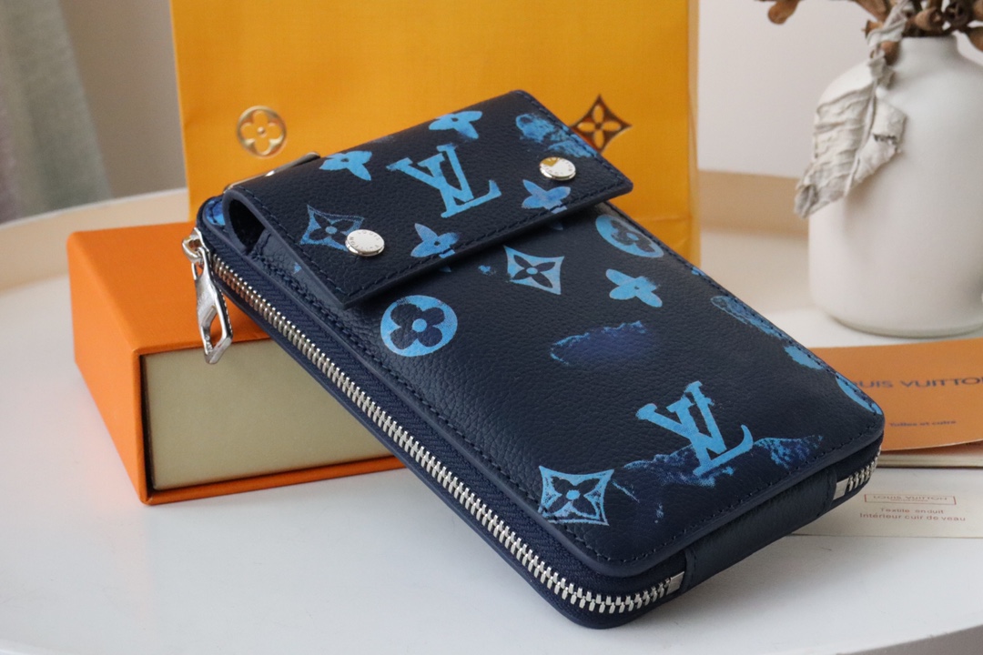 l0vis Vvtt0n phone pouch other leathers navy m80466 11 x 18 x 2.5 cm
