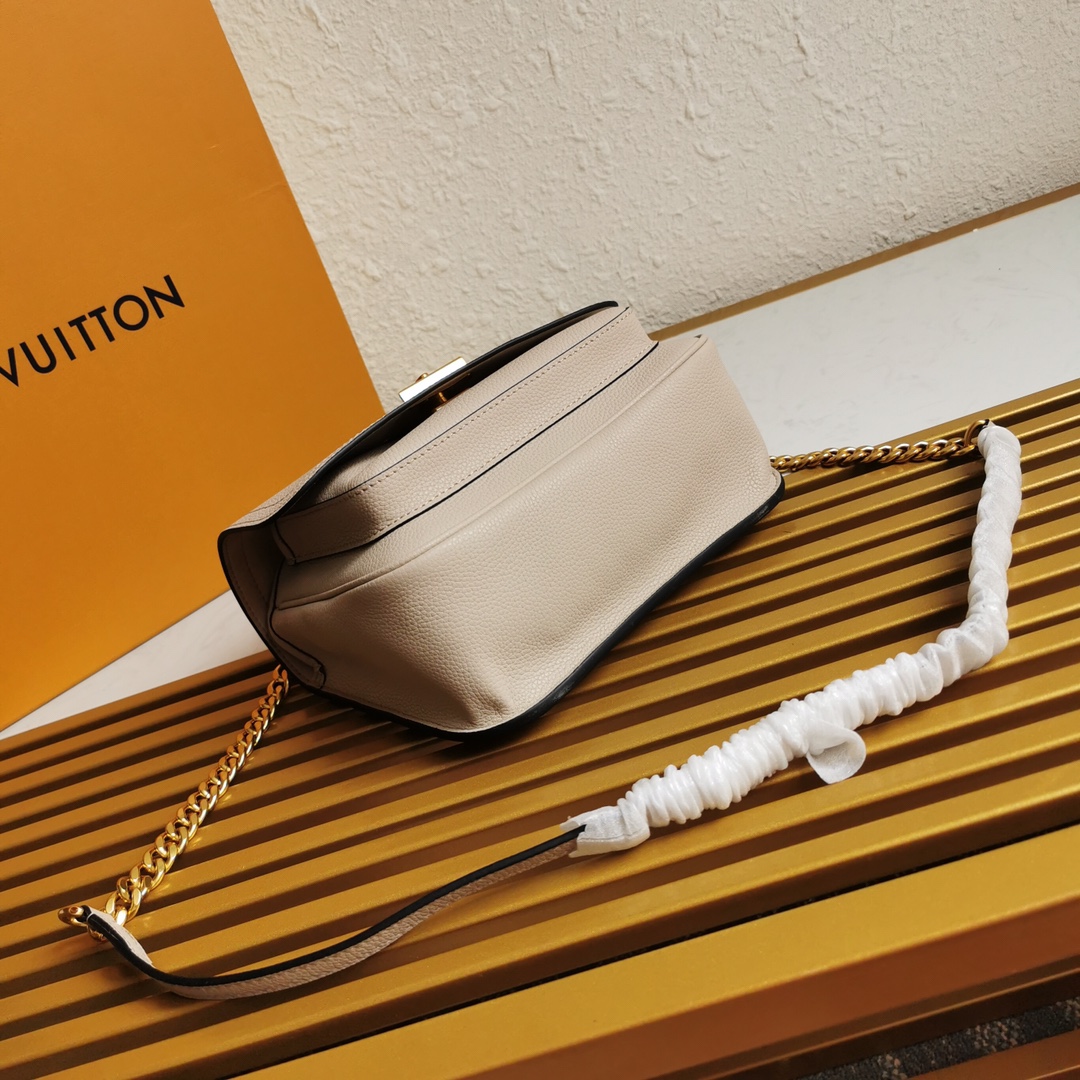 l0vis Vvtt0n lockme chain bag greige m57072 23 x 17 x 11 cm