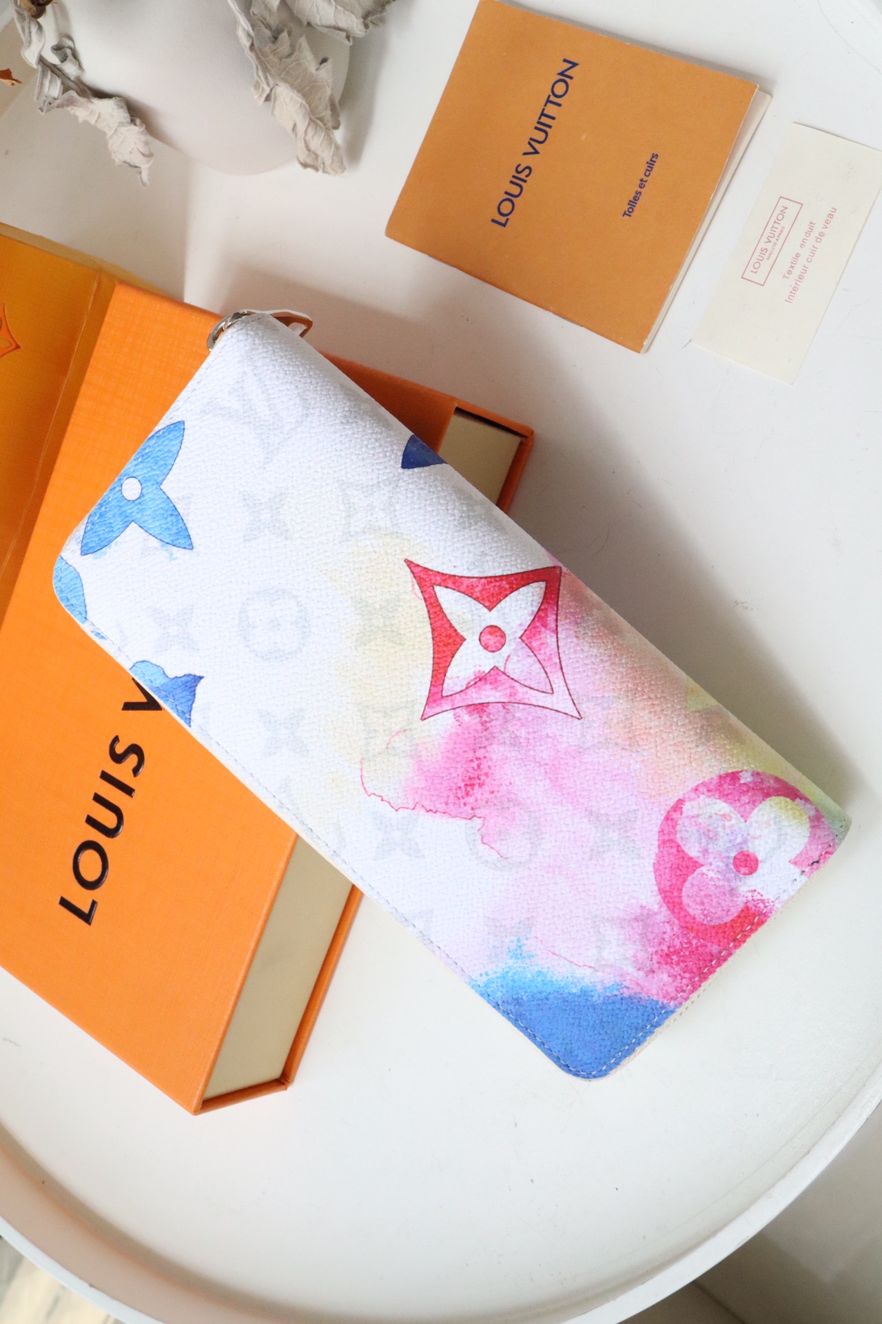 l0vis Vvtt0n zippy wallet vertical monogram watercolor canvas m80499 10 x 20 x 2 cm