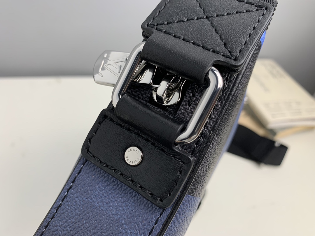 l0vis Vvtt0n alpha messenger damier graphite canvas blue n40408 26 x 17 x 5 cm