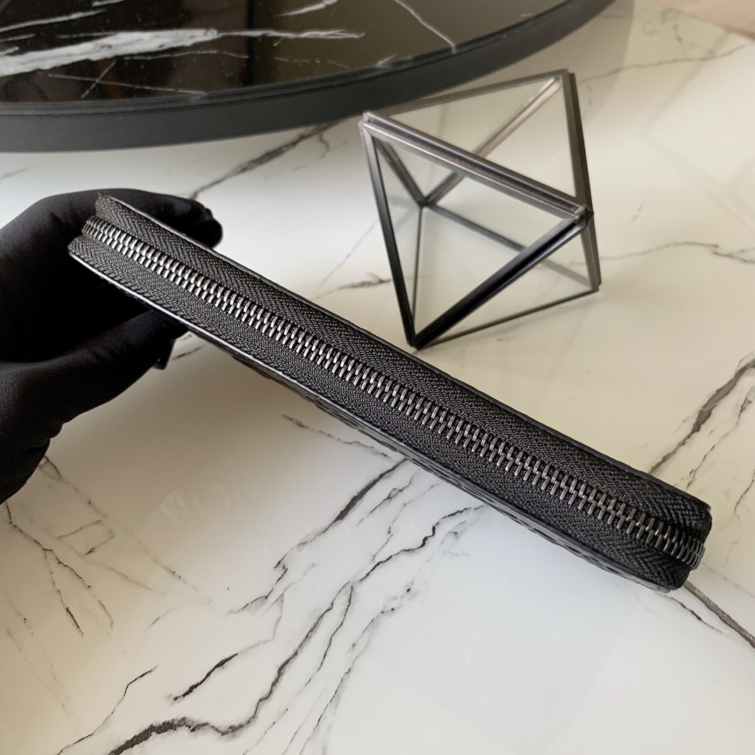 l0vis Vvtt0n zippy wallet vertical monogram seal leather black m80505 10 x 20 x 2 cm