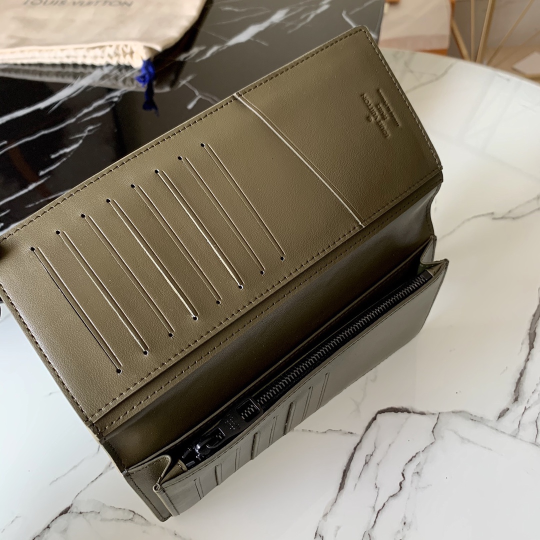 l0vis Vvtt0n brazza wallet monogram seal leather green m80503 10 x 19 x 2 cm