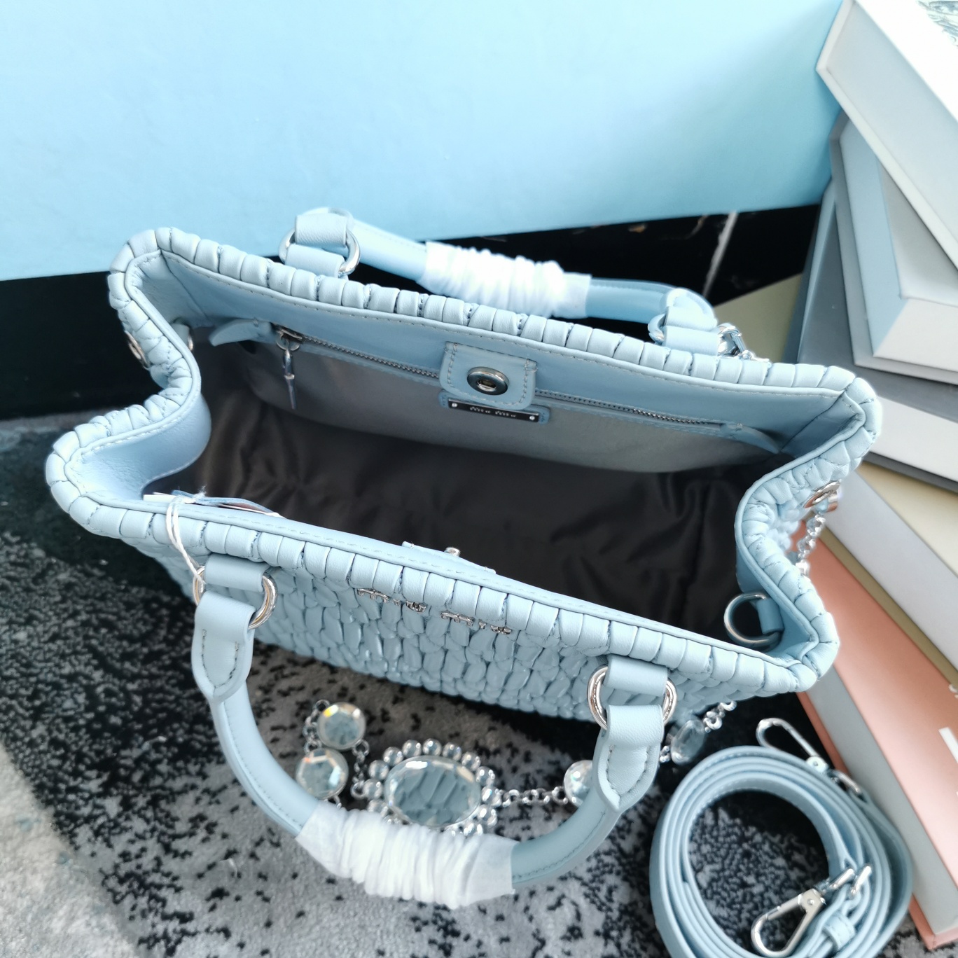 M1um1u crystal cloquÉ nappa leather handbag navy 5ba067 24 x 19.5 x 13 cm