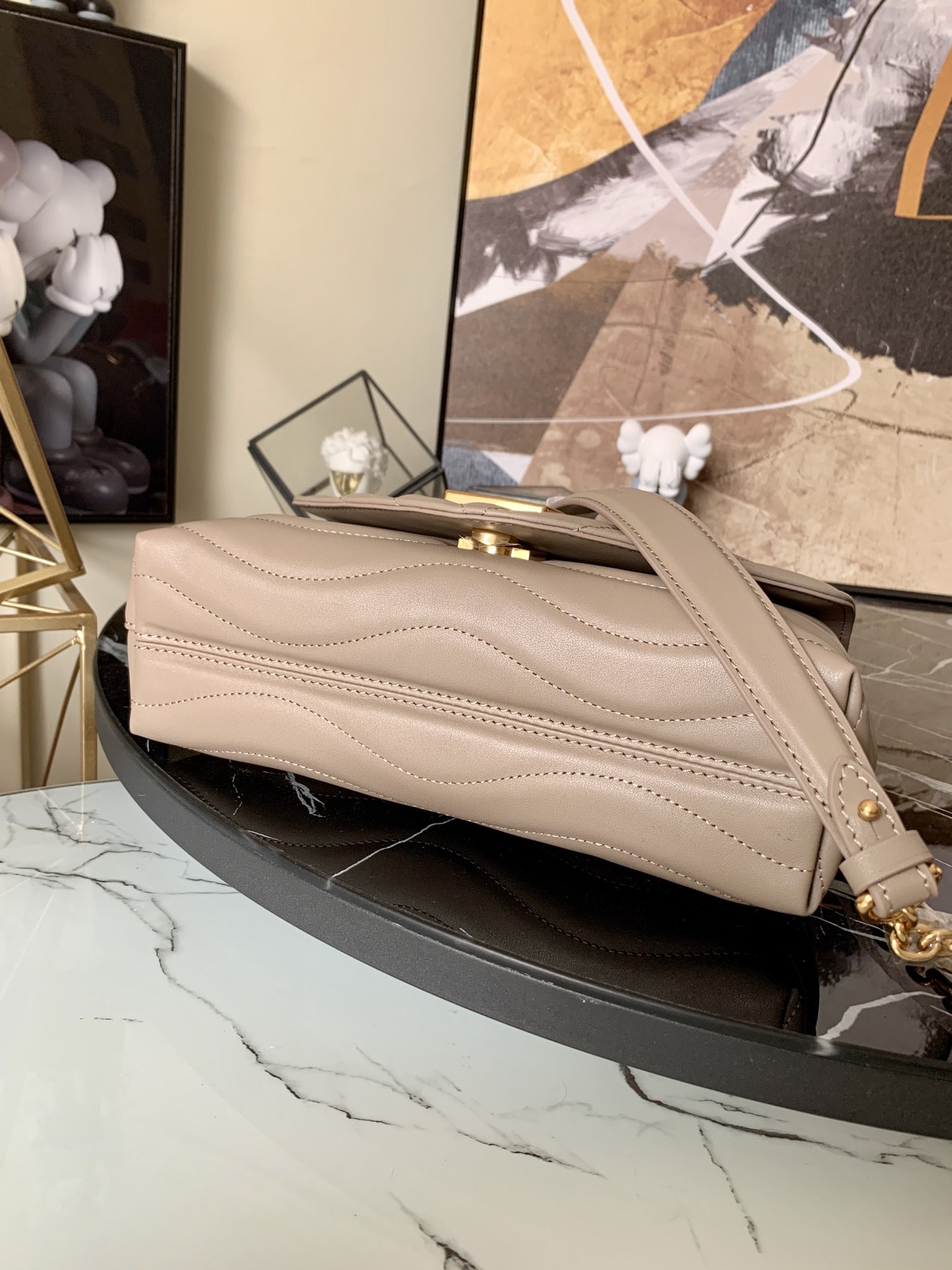 l0vis Vvtt0n new wave chain bag smooth cowhide leather taupe m58550 24 x 14 x 9 cm