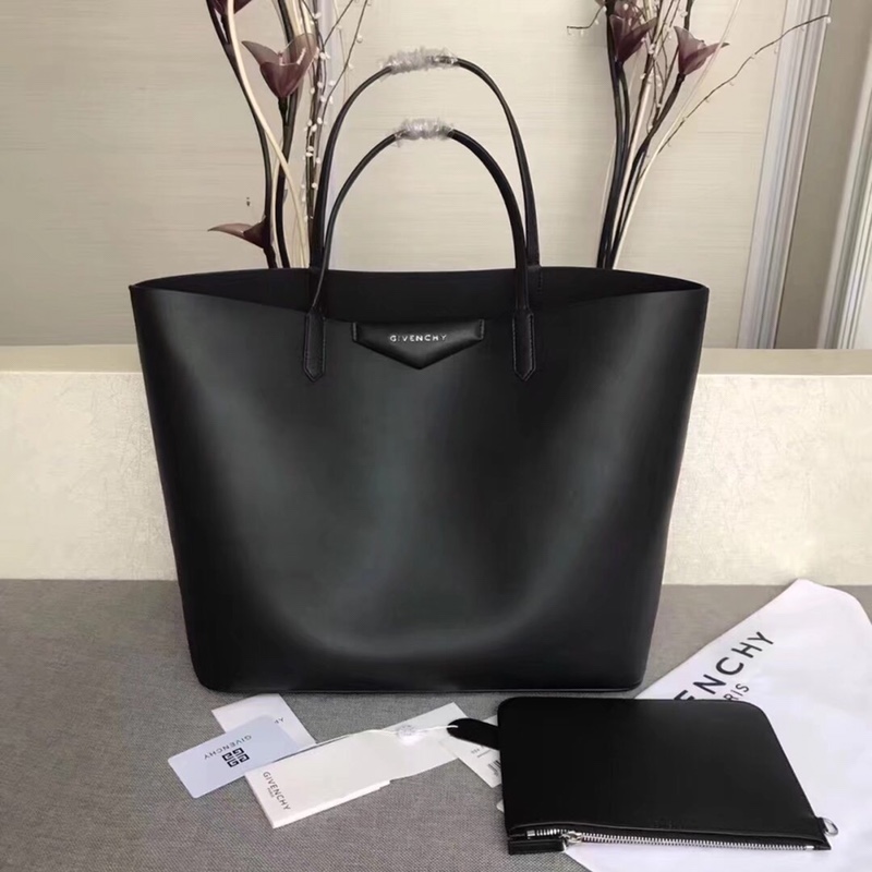 GIVENCHY SHOPPING BAG Black 38 x 34 x 18 cm