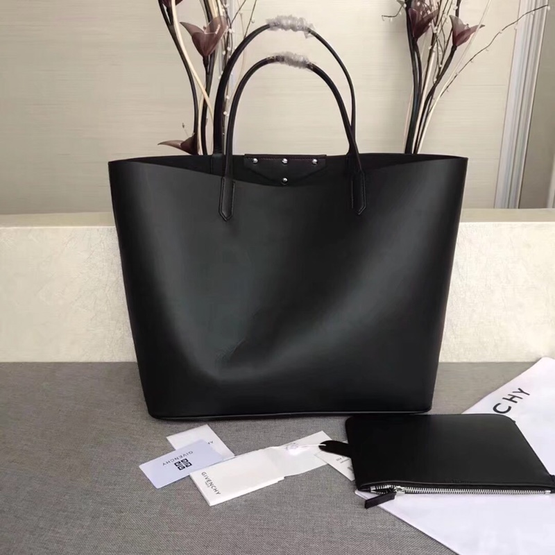 GIVENCHY SHOPPING BAG Black 38 x 34 x 18 cm