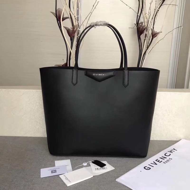 GIVENCHY SHOPPING BAG Black 38 x 34 x 18 cm