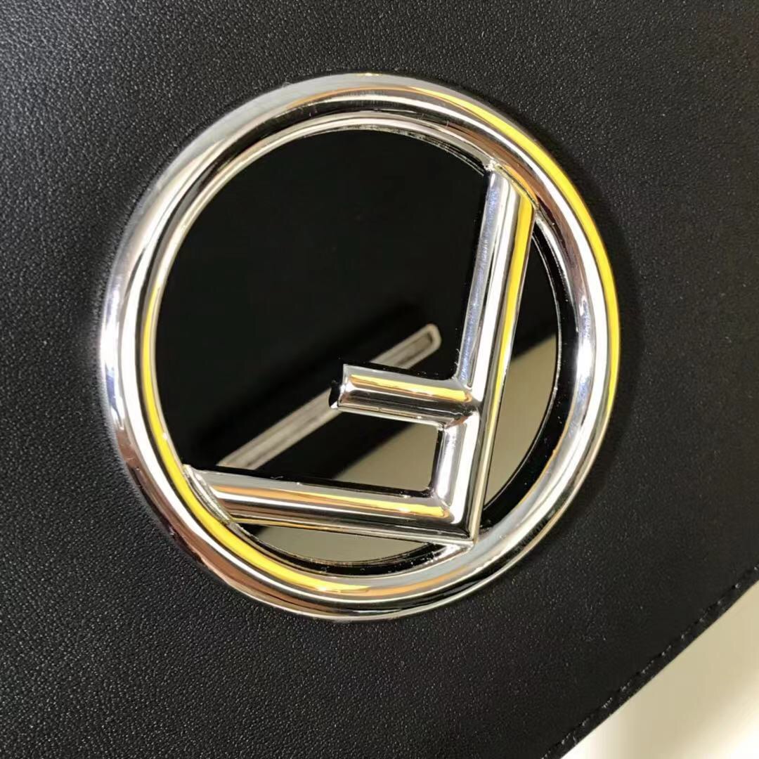 F**di small kan i f leather black 8bt286 19 x 9 x 16 cm