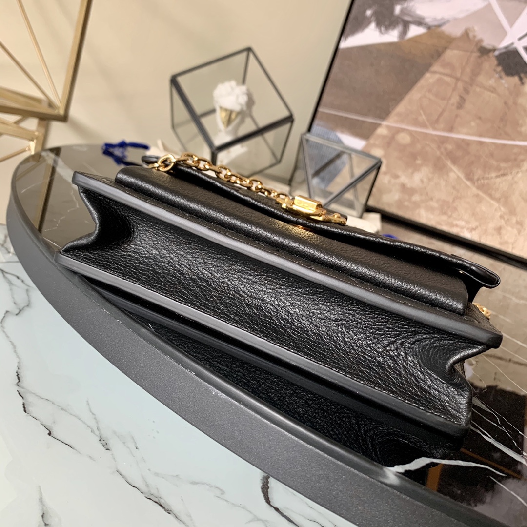 l0vis Vvtt0n vavin chain wallet monogram empreinte leather black m67839 19 x 12.5 x 4 cm
