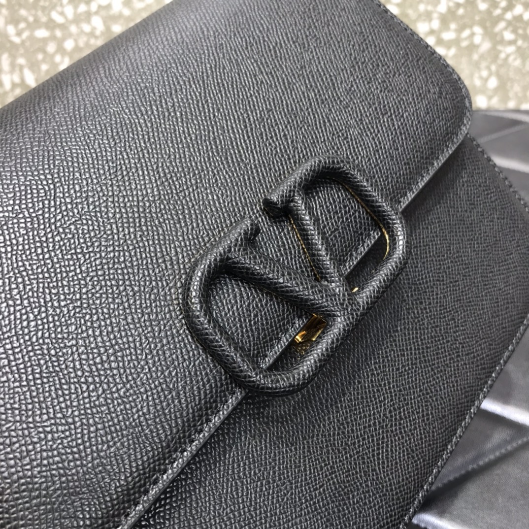 Va1e*ntin0 vsling grainy calfskin shoulder bag black vw2b0f00 22 x 11 x 17 cm