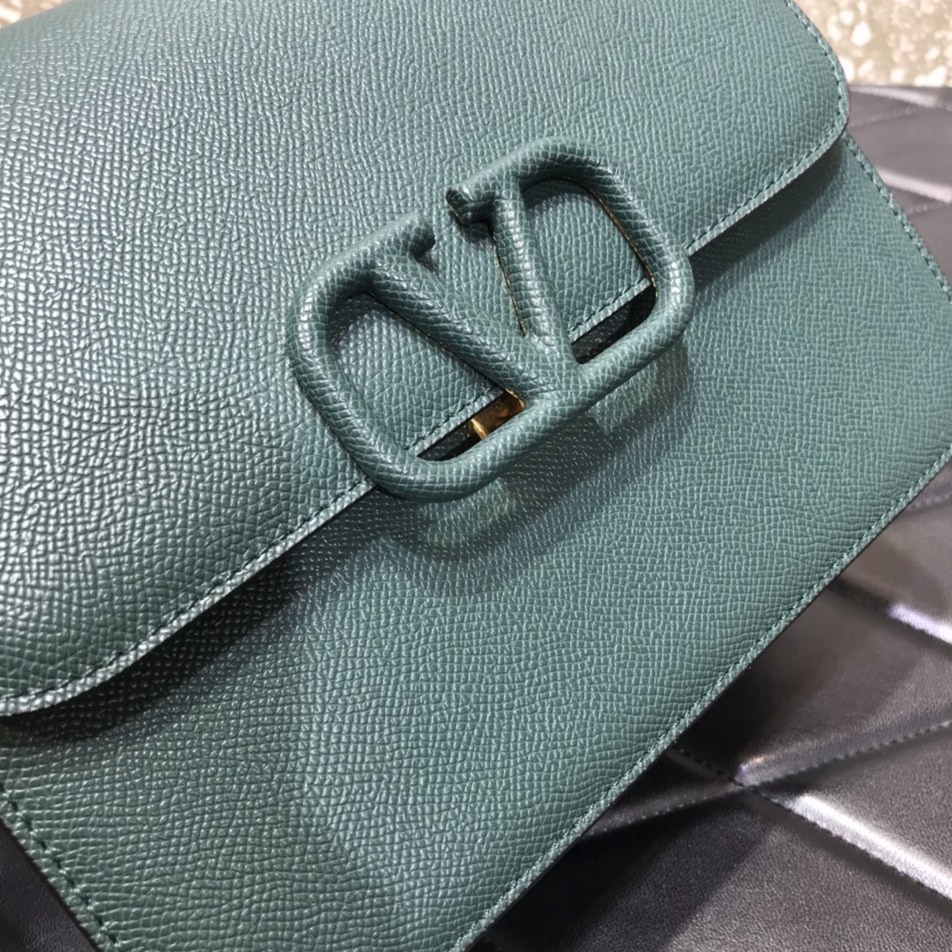 Va1e*ntin0 vsling grainy calfskin shoulder dark green vw2b0f00 22 x 11 x 17 cm