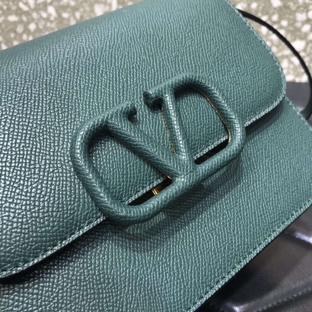 Va1e*ntin0 small vsling grainy calfskin shoulder bag dark green vw2b0f01 18 x 18 x 9 cm