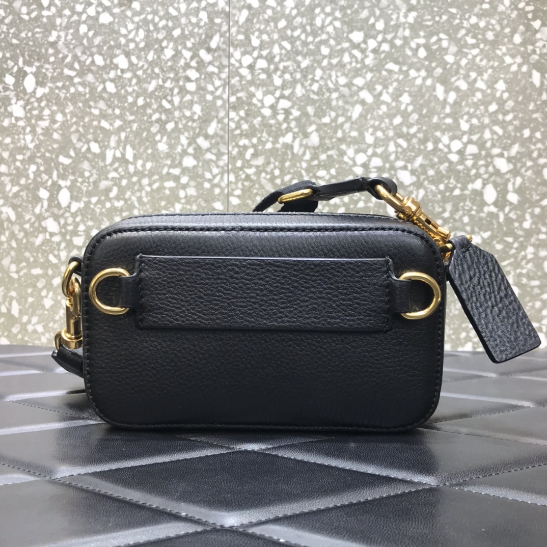 Va1e*ntin0 small garavani identity belt bag in leather black vy0b0954qpt 19 x 4 x 10 cm